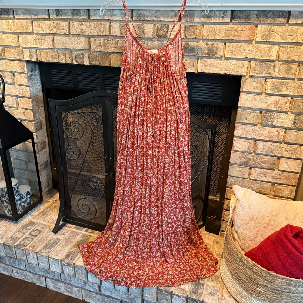 Sleeveless long print poly dress, multi, size Large, EUC